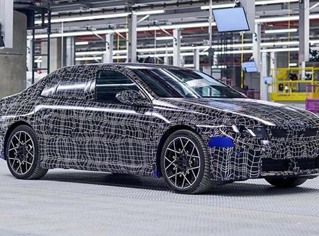 Yeni nesil BMW i3 üretim bandına indi