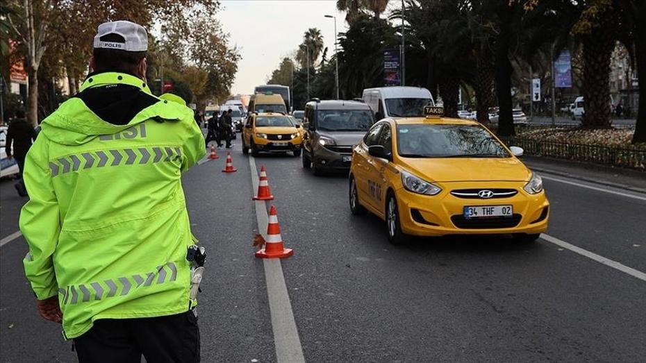 İstanbul'da Gün Boyu Bazı Yollar Trafiğe Kapatıldı