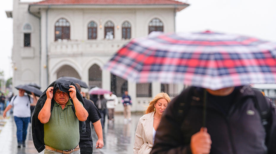 İstanbul'a yağmur ve fırtına geliyor. Sel ve su baskını uyarısı yapıldı