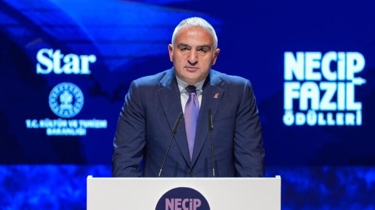 “Sanata ve sanatçıya destek olmaya devam edeceğiz”