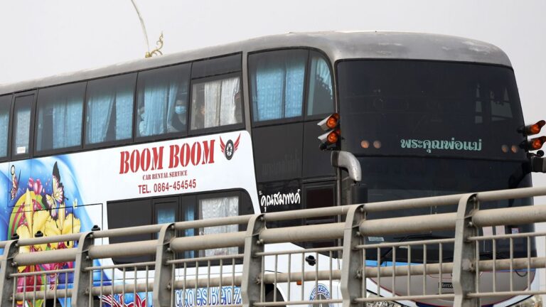 Myanmar dolandırıcılık merkezlerinden kurtarılanlar Çin’e iade edildi