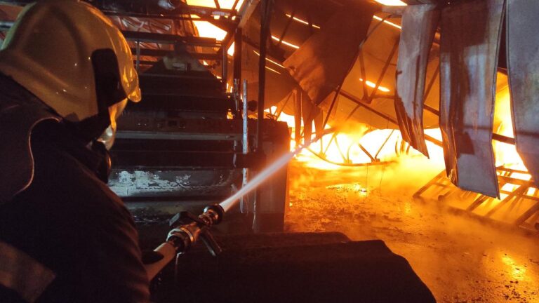 Manisa’daki Halılar Fabrikasında Ateş – Son Dakika Haberleri