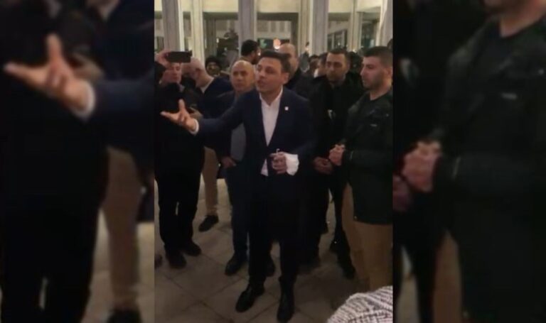 Özgür Çelik’den “Provokasyon” bildirimi: “Bu mücadele bu şekilde büyümez” – siyasi haberi kırmak