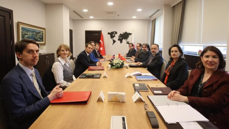 Türkiye ve İngiltere arasındaki Suriye ile ilgili istişareler