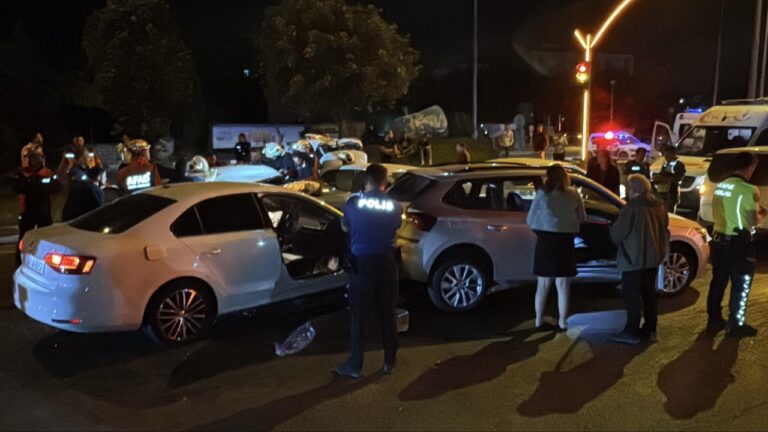 Kütahya'da Zincir Trafik Kazası: 4 Yaralı