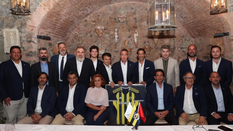 Fenerbahçe Benfica Management ve UEFA delegesini akşam yemeğine ev sahipliği yaptı