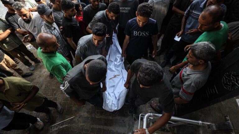 İsrail'in saldırdığı Gazze'de yaşam kaybı 64 bin 871'e yükseldi